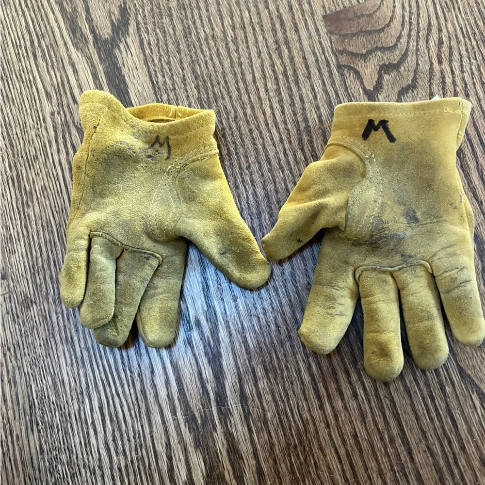 ❤️3/$20❤️ 4-6y old leather work gloves